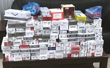  المضبوطات من السجائر والمعسل قبل احالتها الى بيت المال﻿