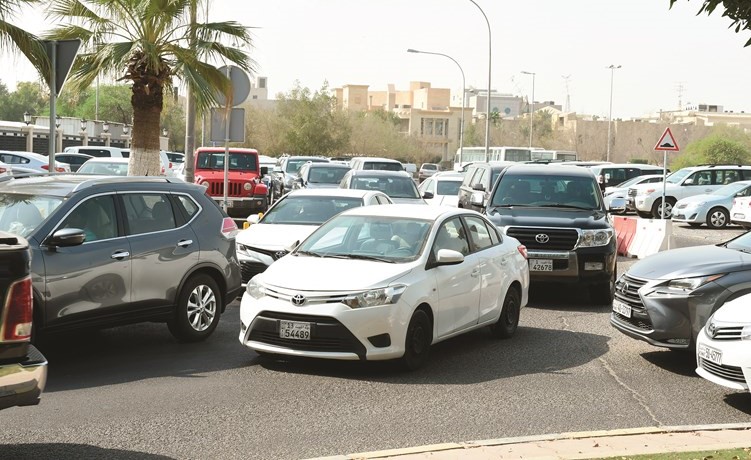 ازدحام شديد في محيط المواقع الجامعية المختلفة	(متين غوزال)﻿