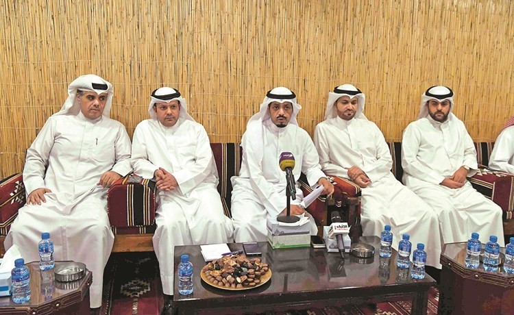 ماجد المطيري وفيصل الكندري خلال المؤتمر الصحافي -(محمد هاشم)﻿