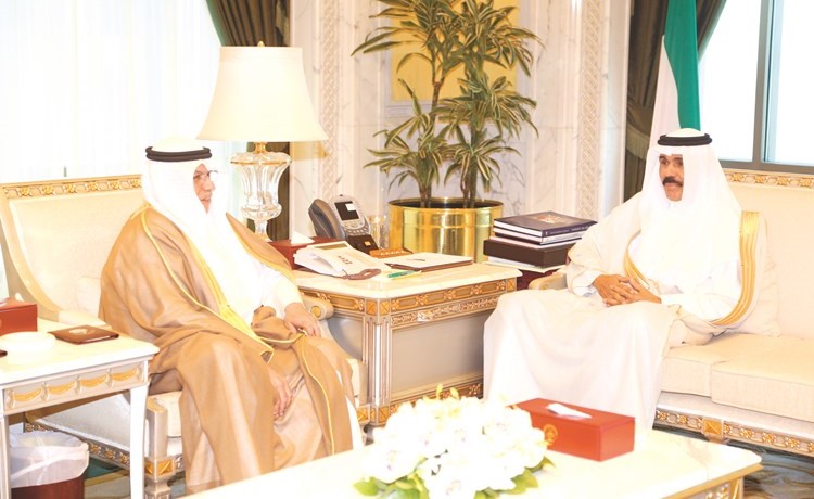 سمو نائب الأمير وولي العهد الشيخ نواف الأحمد مستقبلا الشيخ خالد الجراح﻿