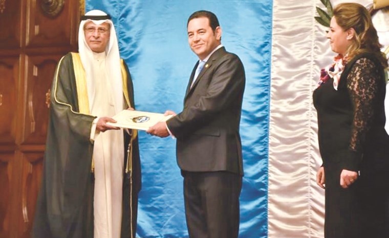 السفير متعب المطوطح يقدم أوراق اعتماده سفيرا فوق العادة ومفوضا غير مقيم لدى غواتيمالا إلى الرئيس جيمي موراليس كابريراس﻿