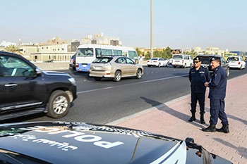 وكيل "الداخلية" يتفقد الطرق السريعة والشوارع المؤدية للمدارس للاطمئنان على انسيابية الحركة المرورية