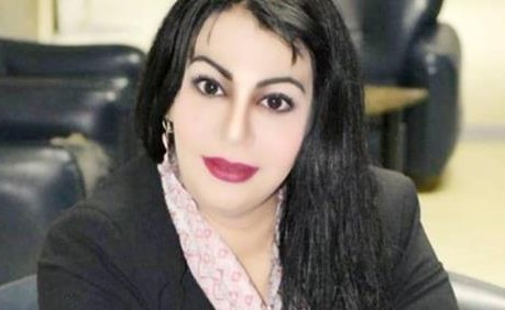 "مذيعة القذافي" المفضلة والتي رفعت السلاح على الهواء تتحدث للمرة الأولى.. أين تقيم وكيف هربت؟