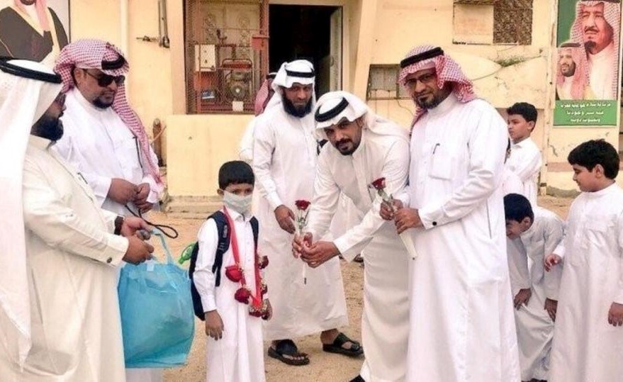 شاهد كيف استقبلت مدرسة سعودية طالب تعالج من السرطان