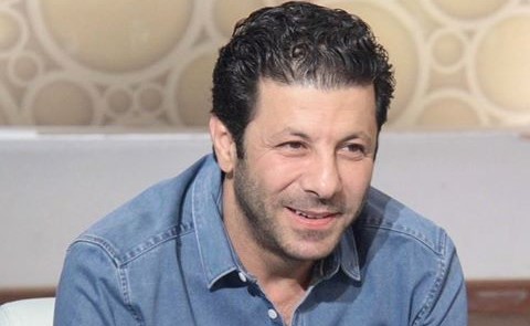 بالفيديو.. ممثل عربي شهير يكشف استخدامه منتجاً جمالياً خاصاً بالنساء... إليكم تبريره الطريف