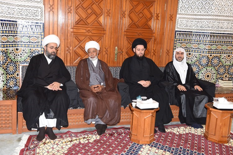 من الحضور في الحسينية الجعفرية﻿