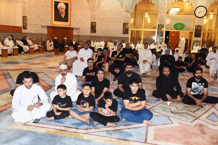 حضور من كل الأعمار لمتابعة مجلس الذكر﻿