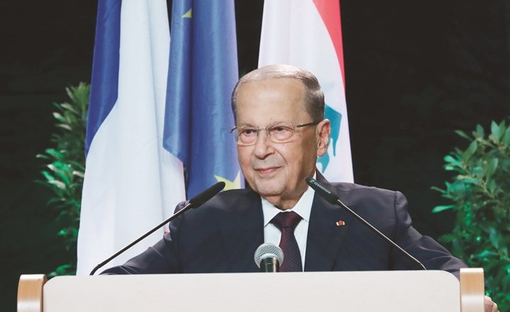 الرئيس ميشال عون متحدثا في المهرجان التكريمي الذي عقدته له الجالية اللبنانية في ستراسبورغ أمس الأول(ان.ان.ايه)﻿