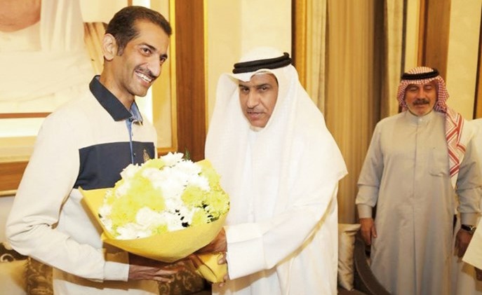 الفريق عصام النهام لدى استقباله العقيد د.أحمد الخلف ويبدو الفريق أول محمود الدوسري﻿