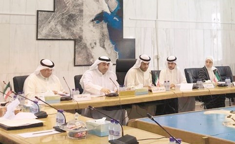 عبدالعزيز المعجل مترئسا اجتماع اللجنة الفنية بحضور رئيس المجلس أسامة العتيبي﻿