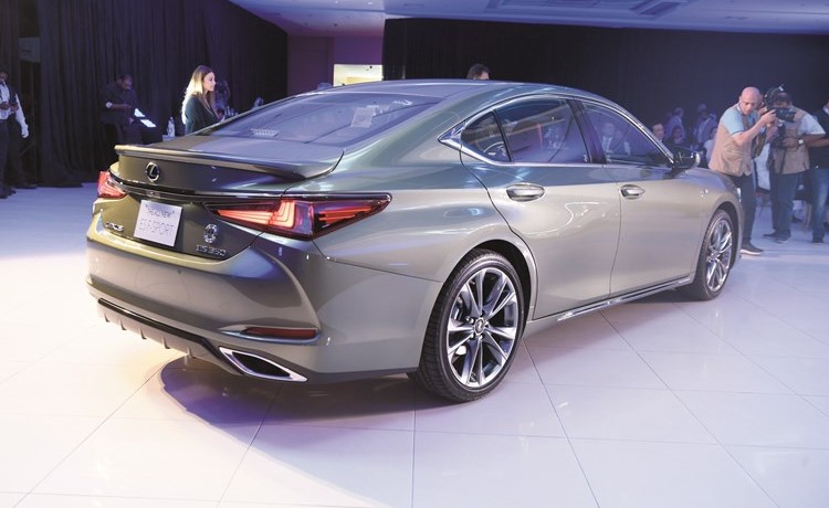 لكزس ES F-SPORT ﻿﻿2019 الجديدة﻿