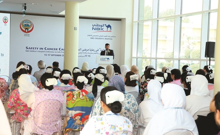 متابعة من الحضور لكلمة د.ميثم حسين في مؤتمر رعاية مرضى السرطان-﻿