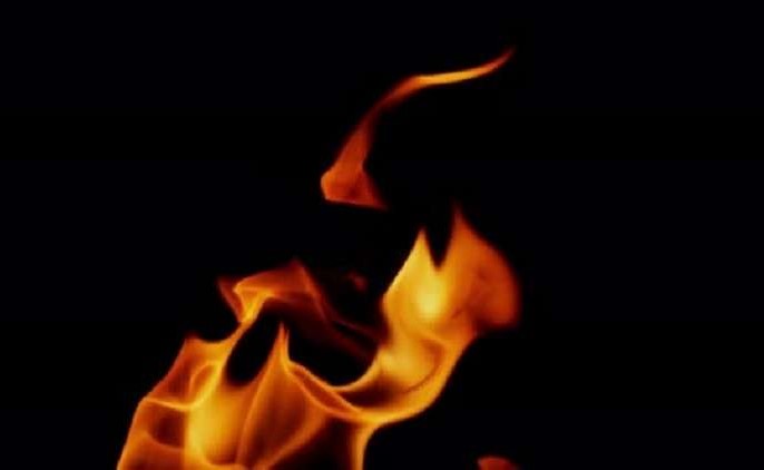 فيديو صادم.. شاب عربي يضرم النار في فتاة تقدم لزواجها وفوجئ برفضه