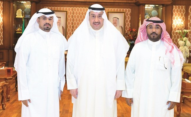 الشيخ فيصل الحمود مستقبلا رئيس فريق طوارئ بلدية الفروانية م.أحمد الشريكة ﻿