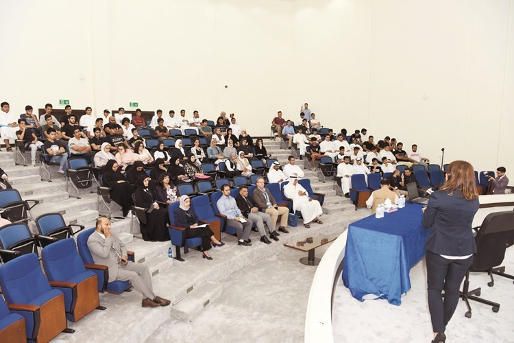 جانب من الحضور في اللقاء التنويري﻿