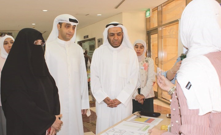  د الزعبي ود الفضالة في جولة بالمعرض المقام على هامش الاحتفالية﻿