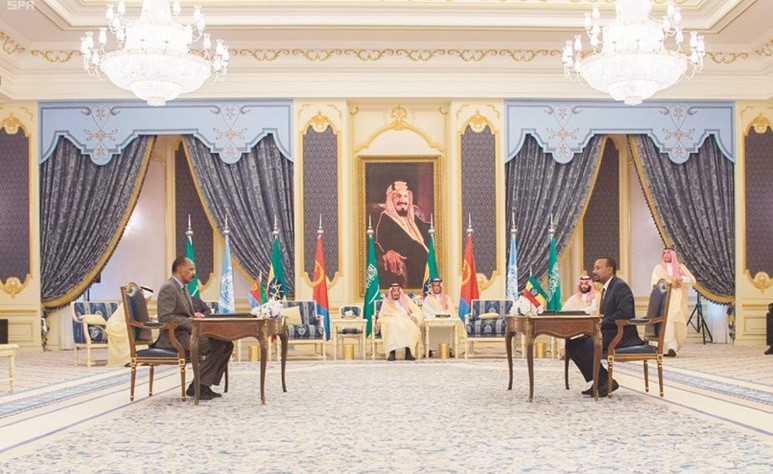 خادم الحرمين الشريفين الملك سلمان بن عبدالعزيز يرعى بحضور صاحب السمو الملكي الأمير محمد بن سلمان ولي العهد توقيع اتفاق جدة للسلام بين الرئيس الارتيري اسياس افورقي ورئيس وزراء اثيوبيا آبي أحمد علي	 (واس)﻿