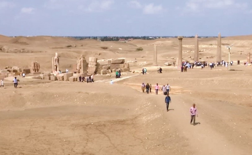 مصر تكتشف مسلات وتمثالين﻿