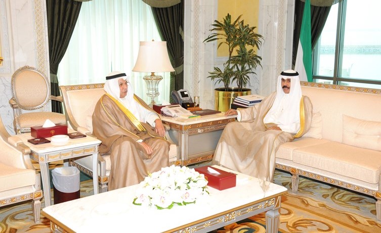 سمو ولي العهد الشيخ نواف الأحمد مستقبلا الشيخ خالد الجراح ﻿