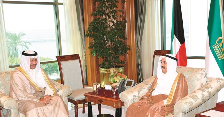 صاحب السمو الأمير الشيخ صباح الأحمد مستقبلا سمو رئيس مجلس الوزراء الشيخ جابر المبارك﻿