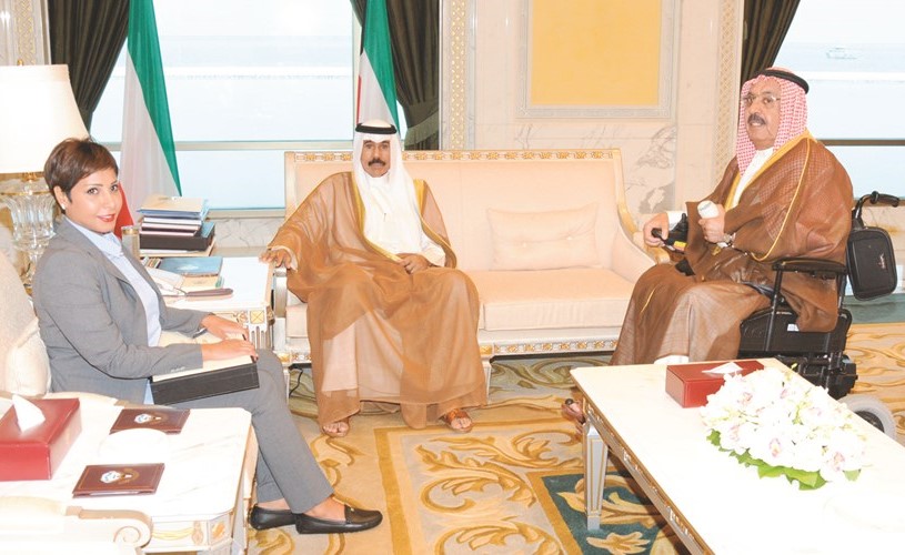 سمو ولي العهد الشيخ نواف الاحمد مستقبلا الشيخ جابر الخالد والشيخة د. ندى جابر الخالد﻿