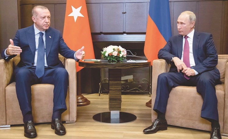 جانب من اجتماع الرئيسين رجب طيب اردوغان وفلاديمير بوتين في سوتشي أمس	(أ.ف.پ)﻿
