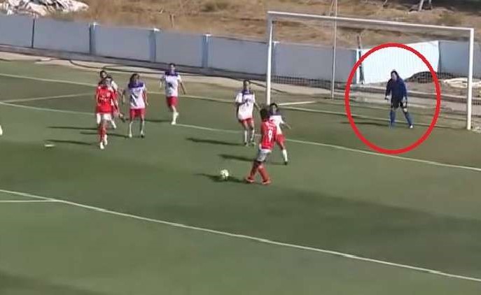 بالفيديو: حارسة مرمى "غريبة الأطوار" .. شاهدت شباكها تدك بـ 28 هدفاً في مباراة للمحترفين!