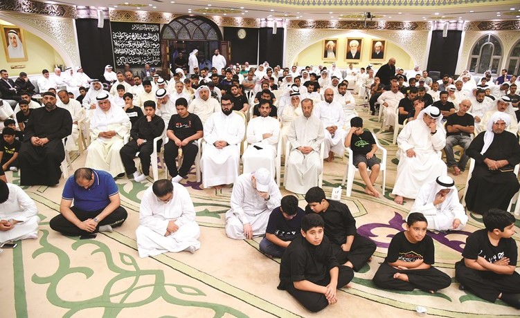 جانب من الحضور في حسينية الأوحد﻿