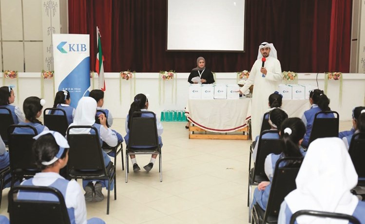 جانب من زيارة البنك للمدرسة ﻿