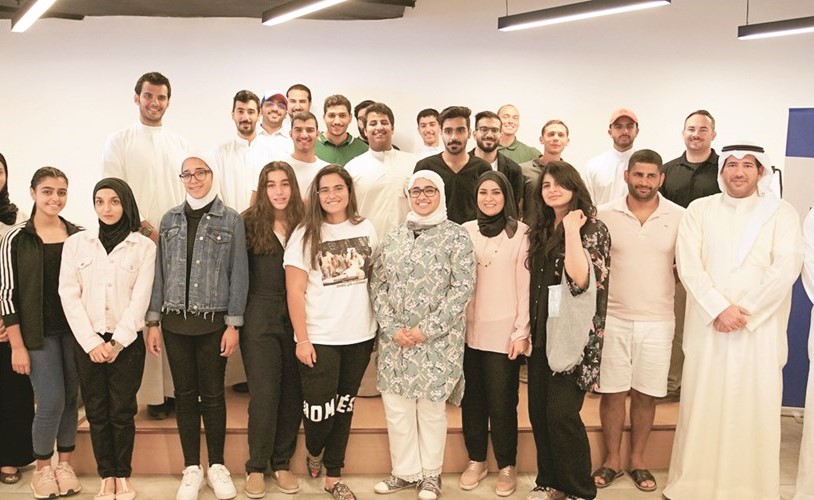 الشيخ عبدالله الاحمد مع المشاركين في الحملة ﻿