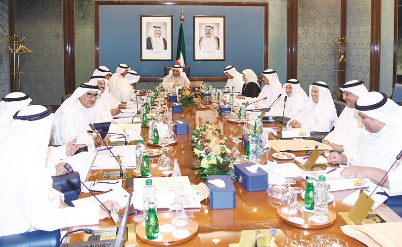 سمو الشيخ جابر المبارك خلال ترؤسه اجتماع المجلس الأعلى للبترول أمس ﻿
