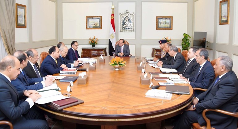 جانب من اجتماع الرئيس عبد الفتاح السيسي مع رئيس مجلس الوزراء وعدد من الوزراء﻿