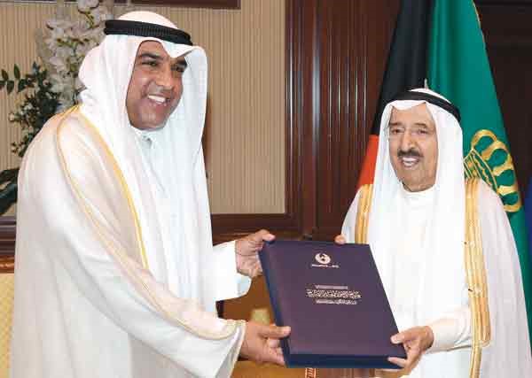صاحب السمو الأمير الشيخ صباح الأحمد يتسلم من المستشار عبدالرحمن النمش التقرير النصف سنوي الثاني لأعمال الهيئة العامة لمكافحة الفساد