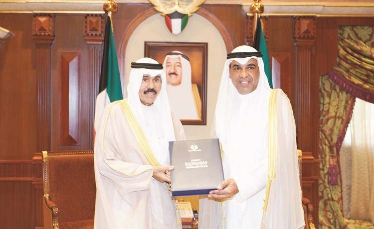سمو ولي العهد الشيخ نواف الأحمد خلال استقباله المستشار عبدالرحمن النمش﻿