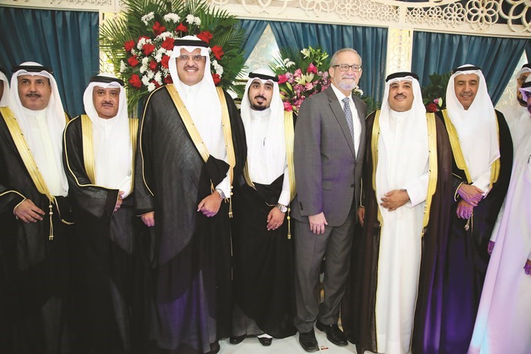 السفير السعودي الأمير سلطان بن سعد والسفير الأميركي لورانس سيلفرمان يهنئان﻿