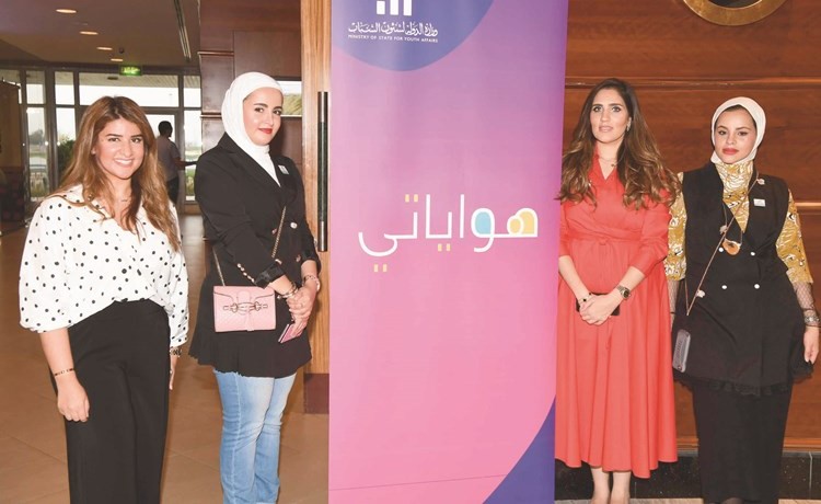 عدد من موظفي إدارة الأنشطة بوزارة الشباب﻿