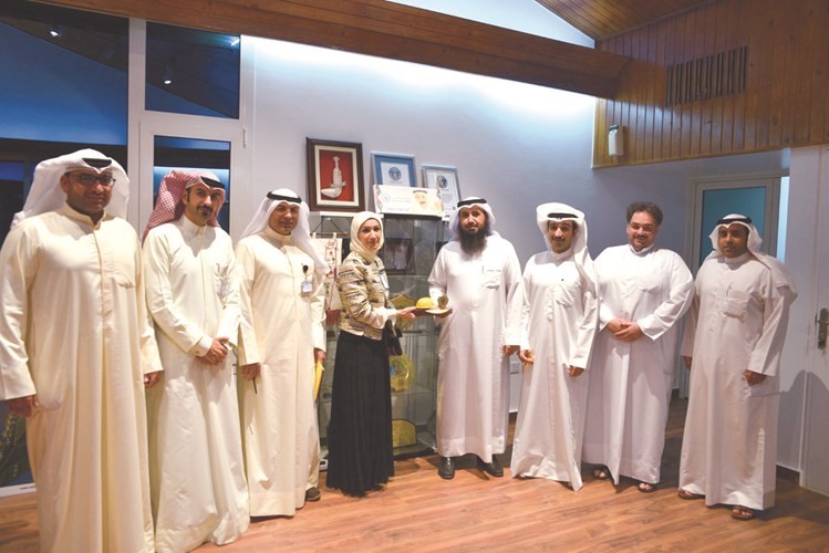 المهندسون يكرمون منيرة الكندري وفريق عملها﻿