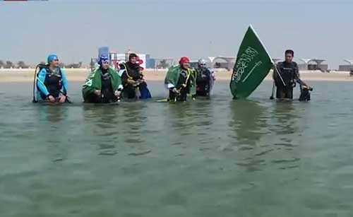 بالفيديو..سعوديات يخضن تجربة الغوص
