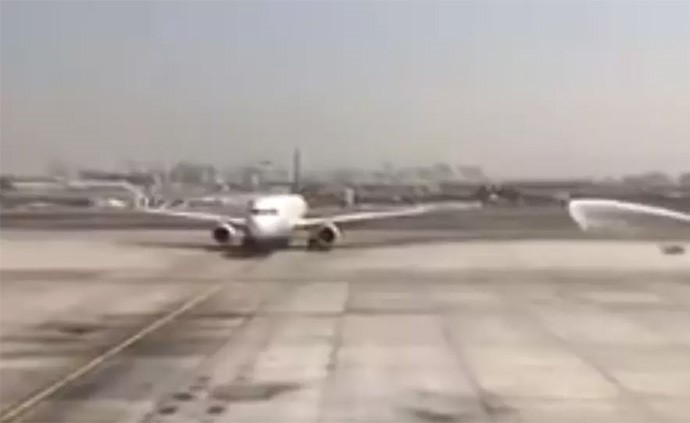 بالفيديو.. شاهد كيف احتفل مطار دبي بطائرة سعودية في اليوم الوطني