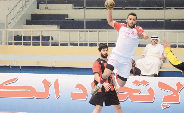 لاعب الكويت عبدالعزيز الشمري في مباراة سابقة أمام خيطان ﻿
