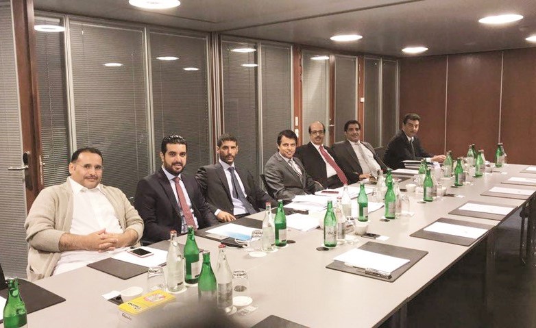 وفد الاندية خلال الاجتماع في لوزان﻿