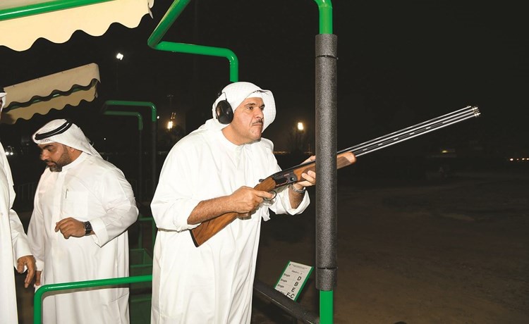 الشيخ سلمان الحمود مارس هوايته المفضلة﻿