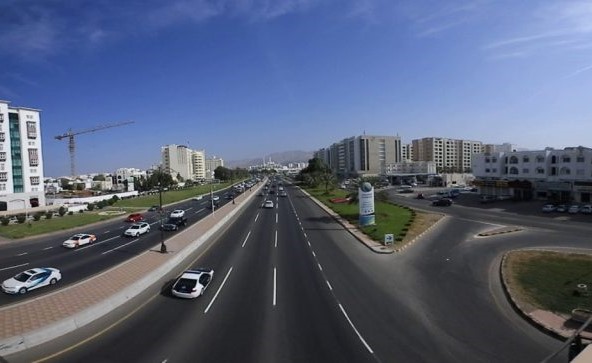 بالفيديو.. لحظة مروعة لطفل خليجي ينجو من الموت بأعجوبة بعد تعرضه للدهس