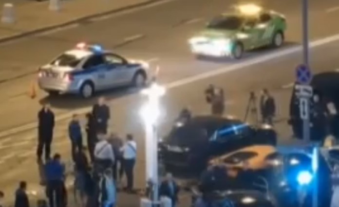 بالفيديو.. تحطم مركبات فارهة في حادث مزدوج