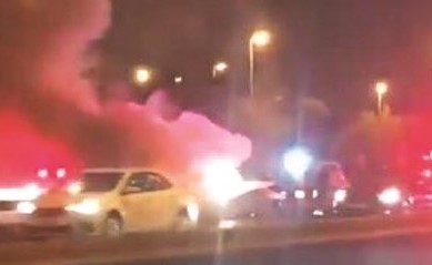 حركة السير تعطلت جراء حريق المركبة﻿