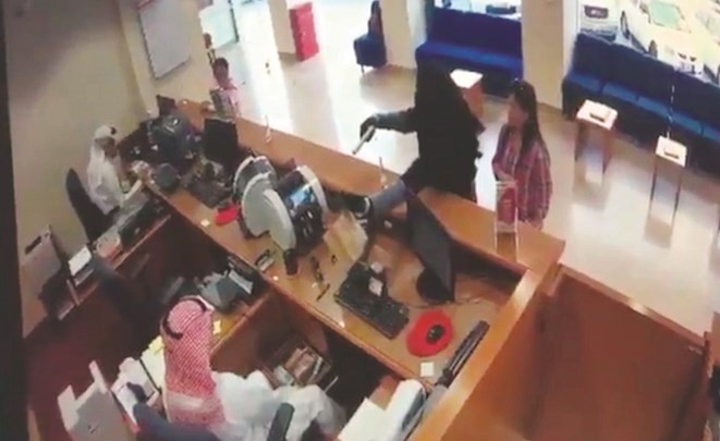 المتهم في عملية السطو أثناء ارتكاب الجريمة﻿