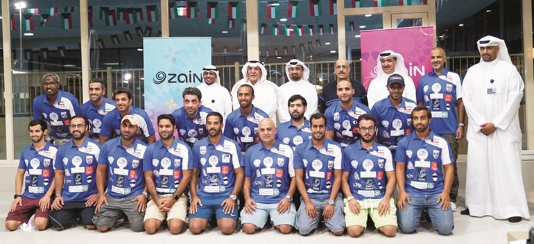 مسؤولو زين مع المنتخب الوطني للدراجات المائية﻿