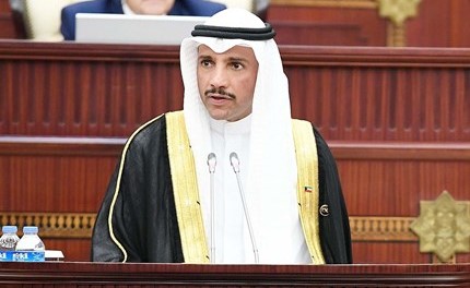 الرئيس الغانم متحدثا في البرلمان الأذري﻿
