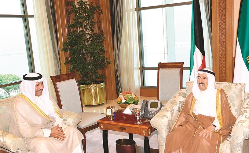 صاحب السمو الأمير الشيخ صباح الأحمد مستقبلا سمو رئيس مجلس الوزراء الشيخ جابر المبارك 	﻿