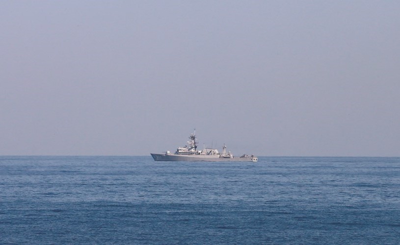 السفينة الاندونيسية بونغ تومبو العاملة ضمن قوات اليونيفيل البحرية قبالة شواطئ بيروت	(أ.ف.پ)﻿